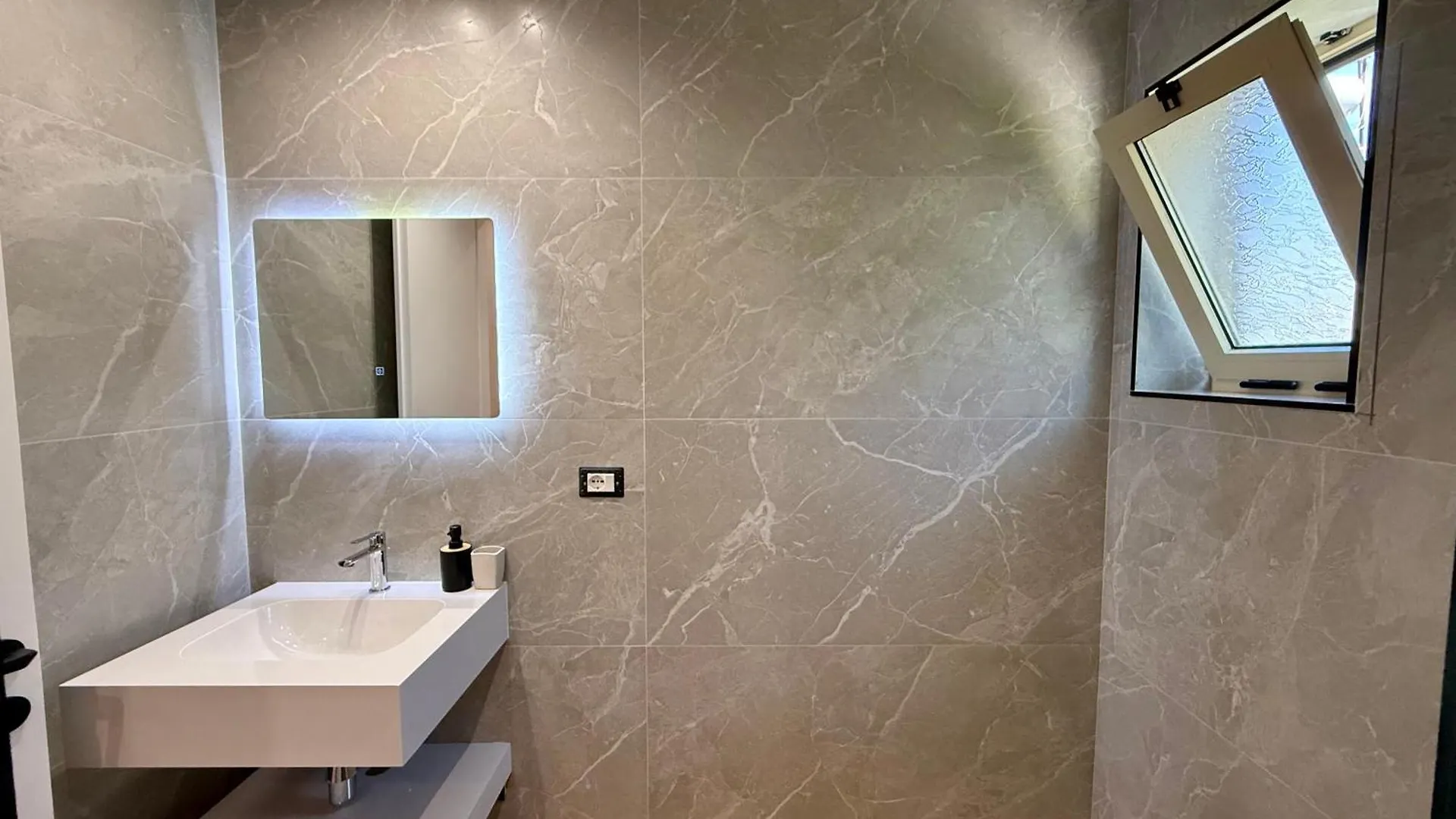 Villa24 Vlorë Albánie