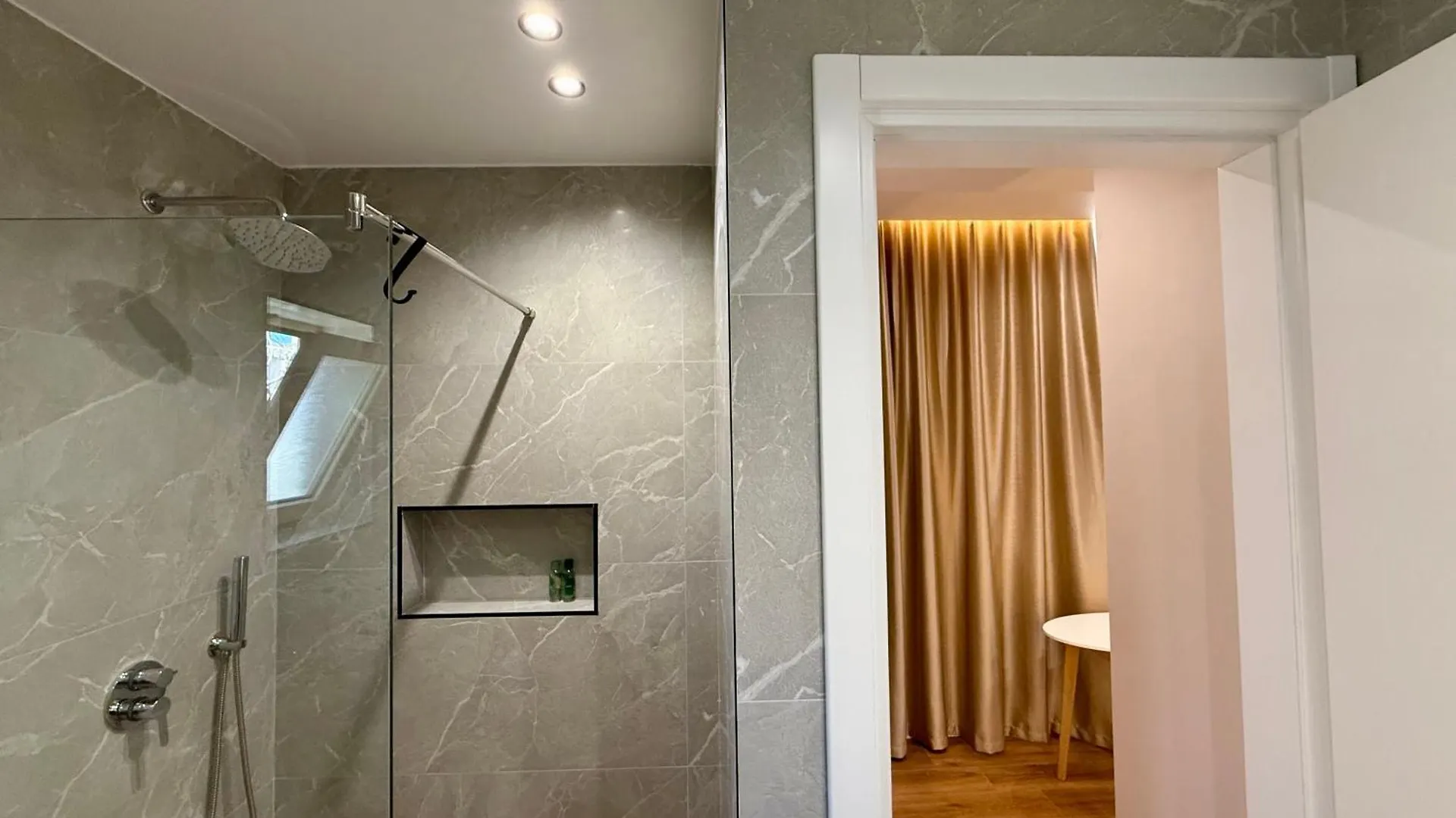 Aparthotel Villa24 Vlorë