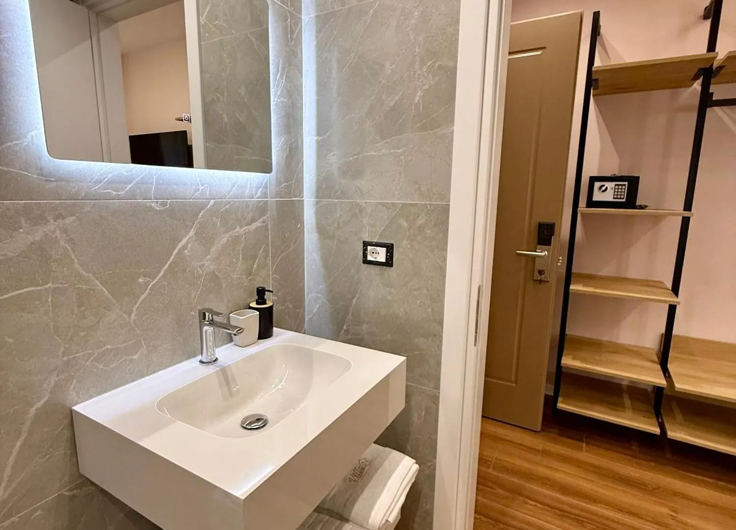 Villa24 Vlorë Albánie